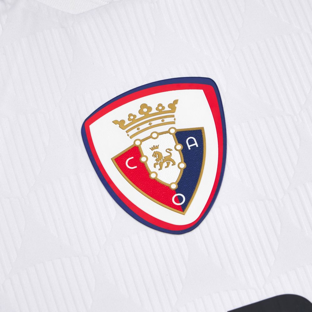 CA Osasuna lança terceira camisa 2025-2026 em homenagem à Copa da UEFA 2006-2007