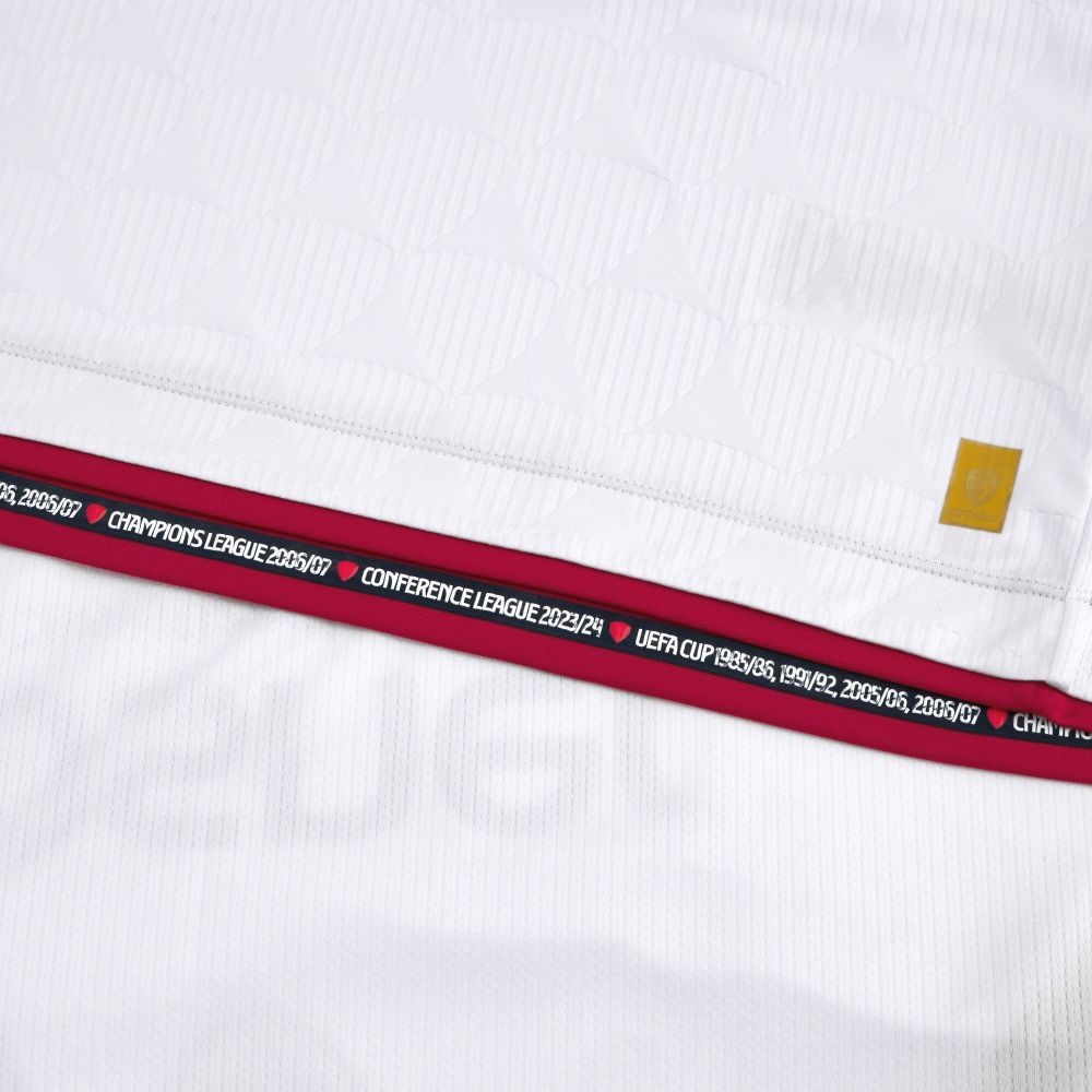 CA Osasuna lança terceira camisa 2025-2026 em homenagem à Copa da UEFA 2006-2007