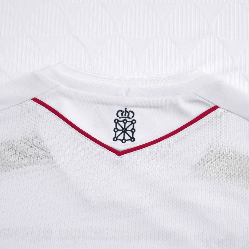 CA Osasuna lança terceira camisa 2025-2026 em homenagem à Copa da UEFA 2006-2007