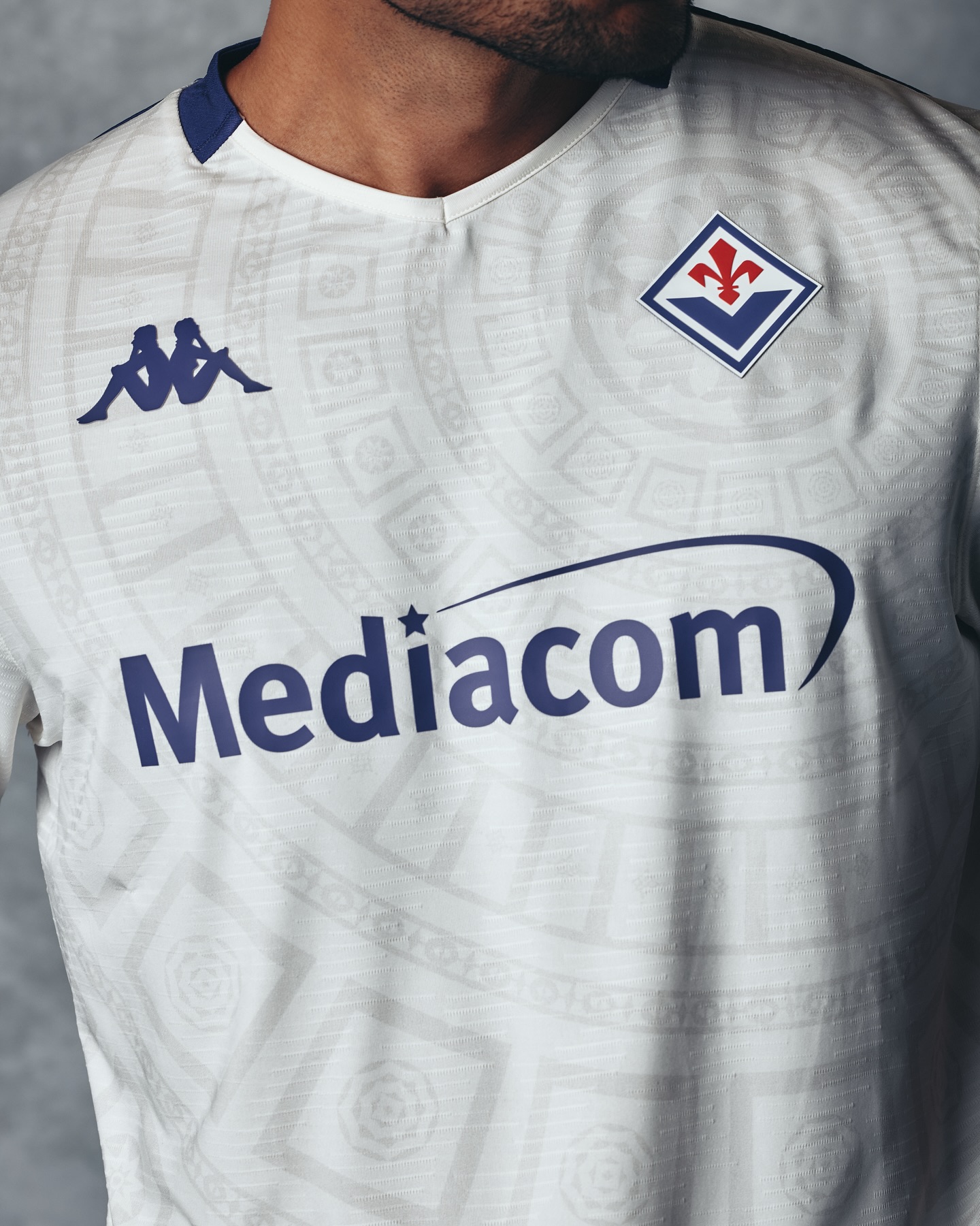 Camisa reserva da Fiorentina 2025-2026 é lançada pela Kappa
