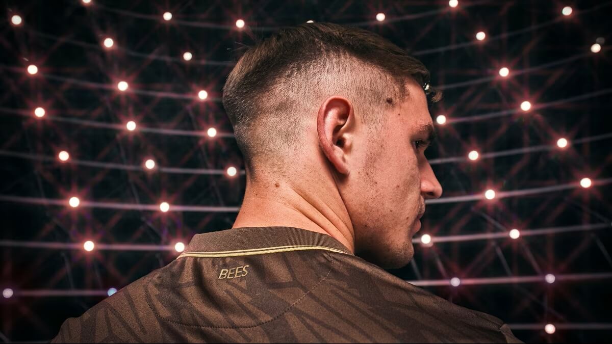 Camisa reserva do Brentford FC 2025-2026 é apresentada com referência às abelhas