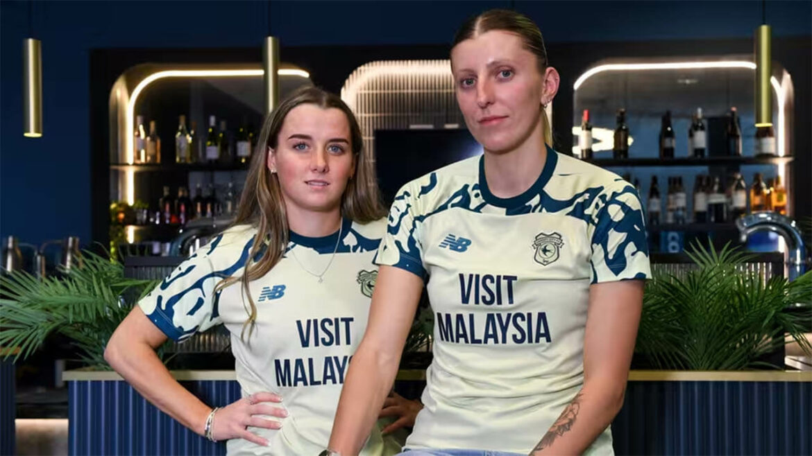 Camisa reserva do Cardiff City 2025-2026 Castore