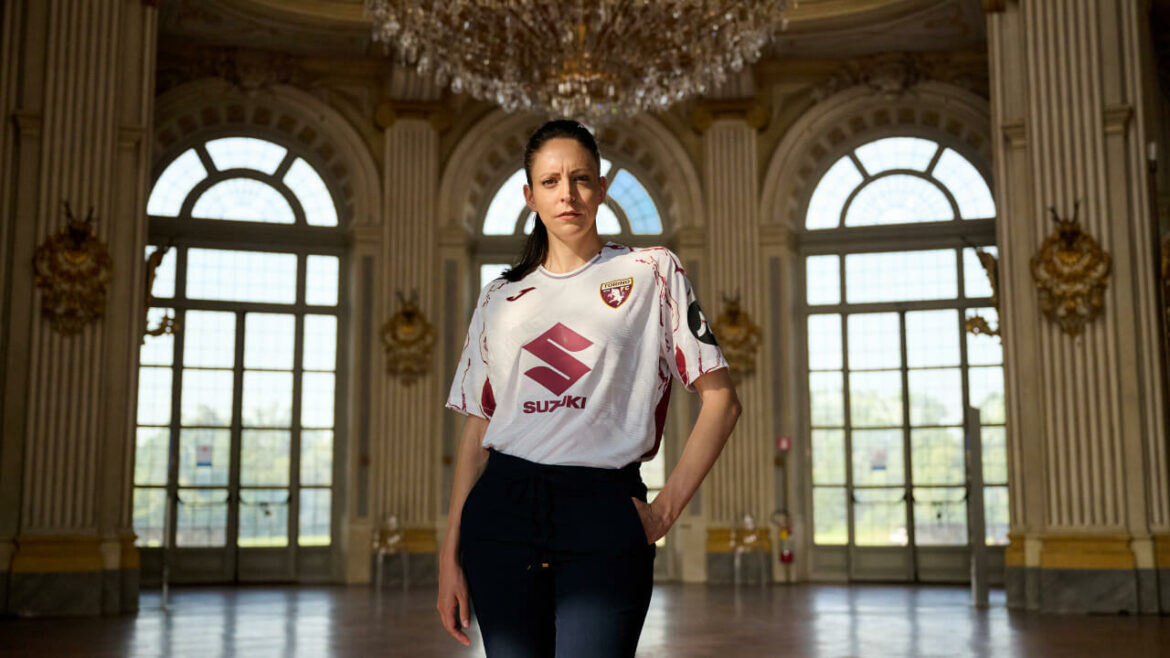 Camisa reserva do Torino FC 2025-2026 é revelada pela JOMA