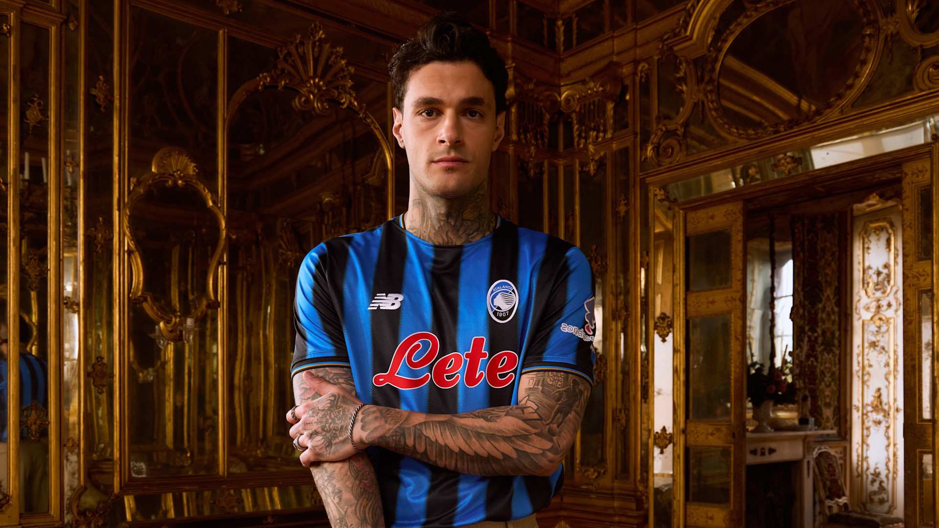 Camisa titular da Atalanta 2025-2026 é lançada pela New Balance