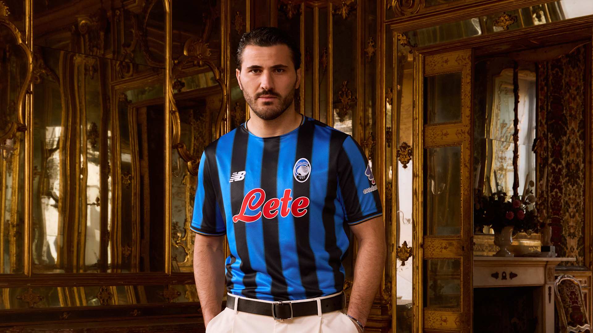 Camisa titular da Atalanta 2025-2026 é lançada pela New Balance