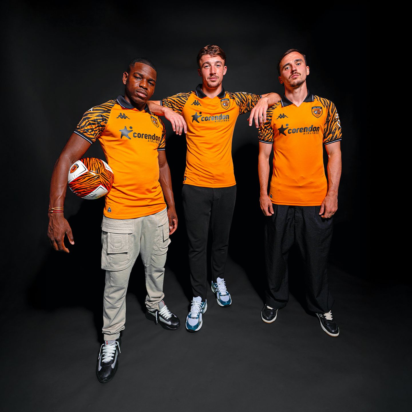 Camisa titular do Hull City 2025-2026 é lançada pela Kappa com manchas de tigre