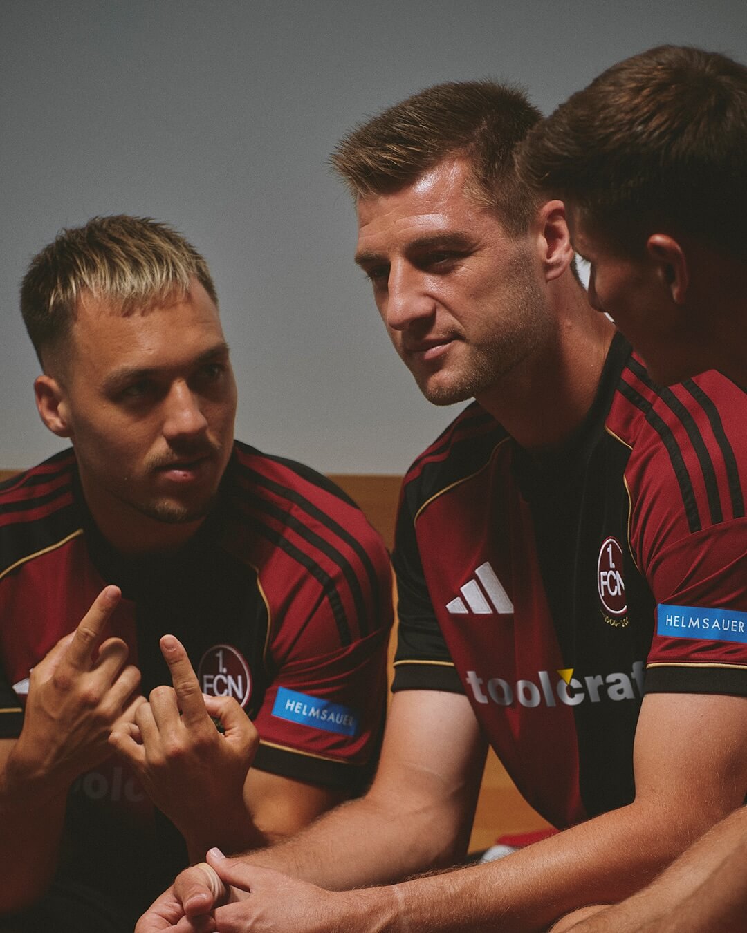 Camisa titular do Nuremberg 2025-2026 é revelada pela Adidas com homenagem aos 125 anos