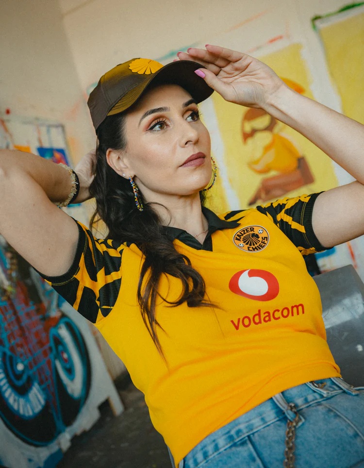 Camisas do Kaizer Chiefs 2025-2026 são lançadas pela Kappa