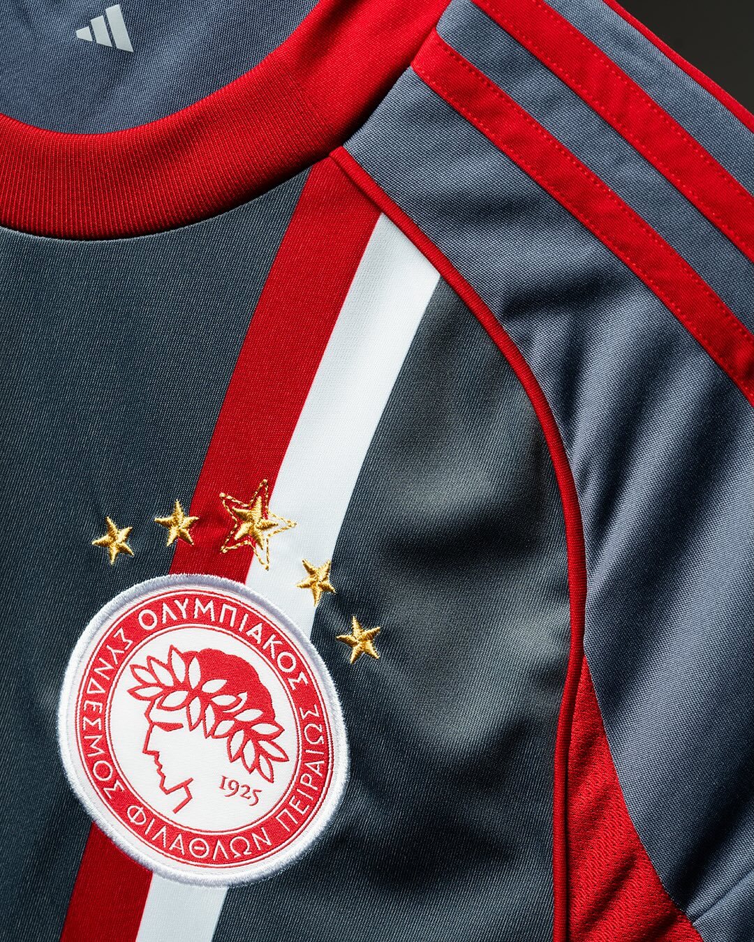 Camisas reservas do Olympiacos 2025-2026 são reveladas pela Adidas