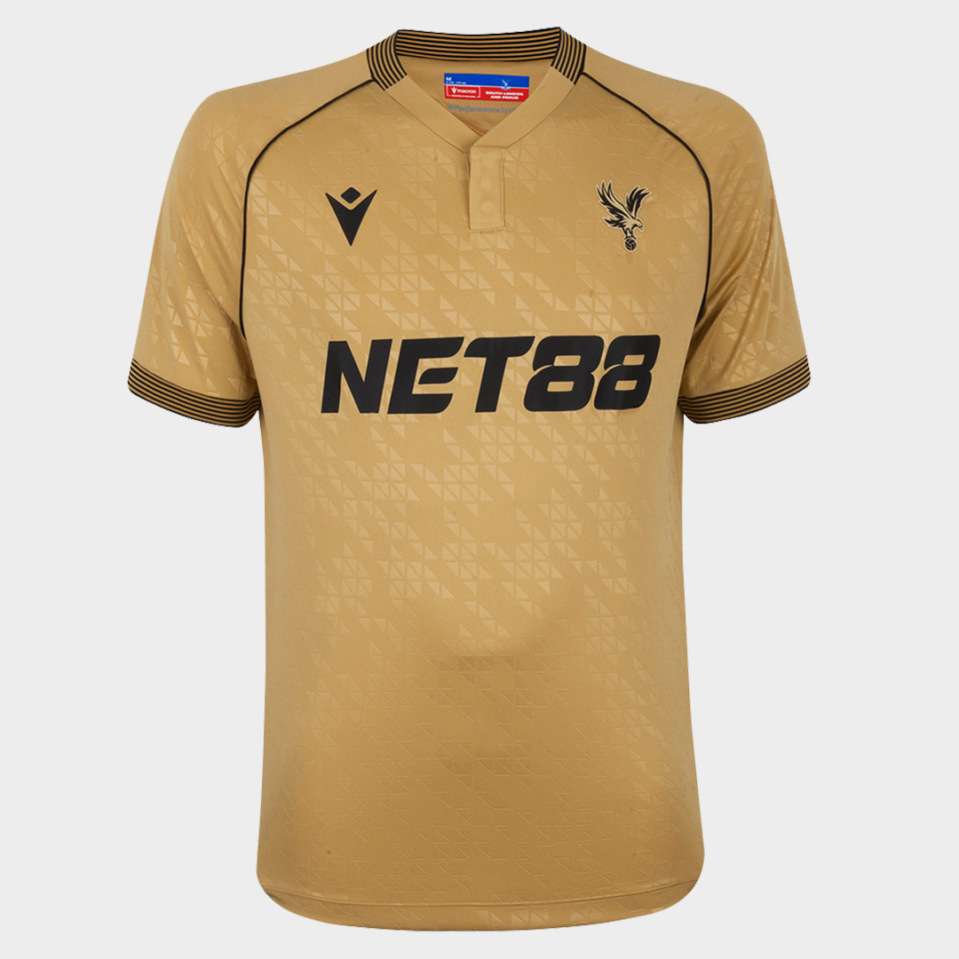 Crystal Palace lança camisa dourada em homenagem ao título da FA Cup