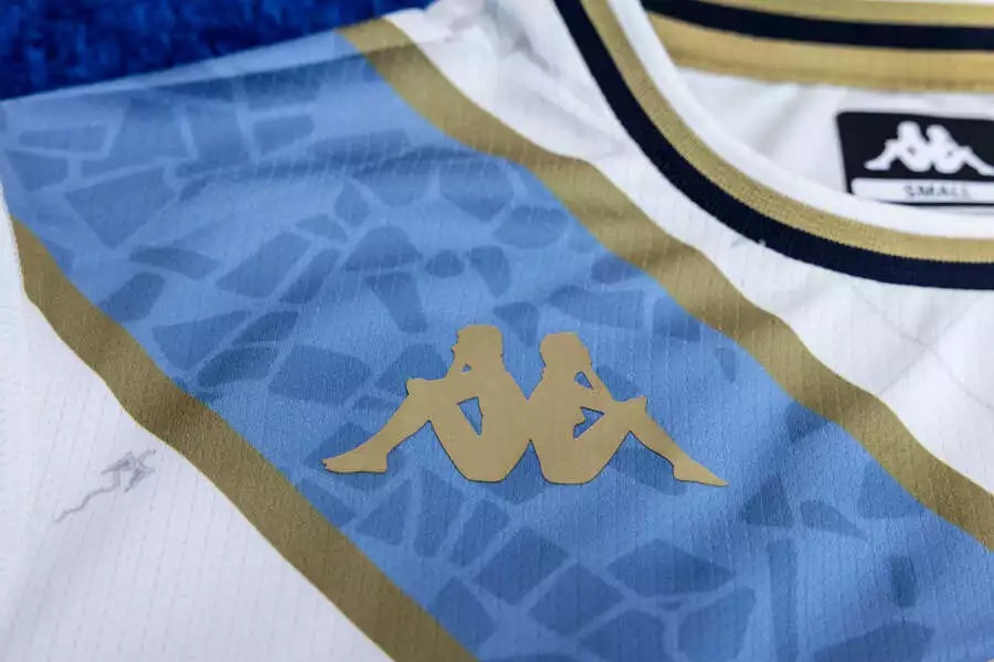 Deportivo La Coruña lança terceira camisa 2025-2026 em homenagem à bandeira da Galícia