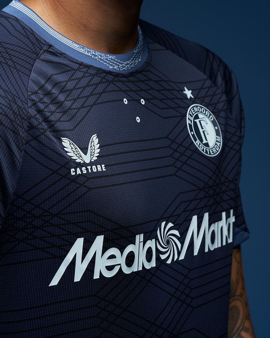 Feyenoord e Castore lançam nova camisa reserva para a temporada 2025-2026
