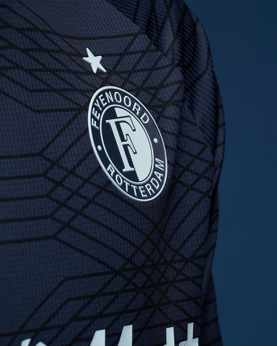 Feyenoord e Castore lançam nova camisa reserva para a temporada 2025-2026