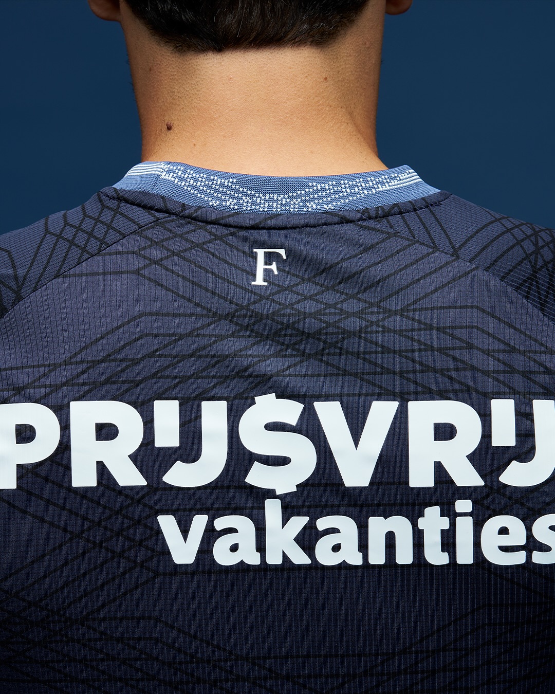 Feyenoord e Castore lançam nova camisa reserva para a temporada 2025-2026