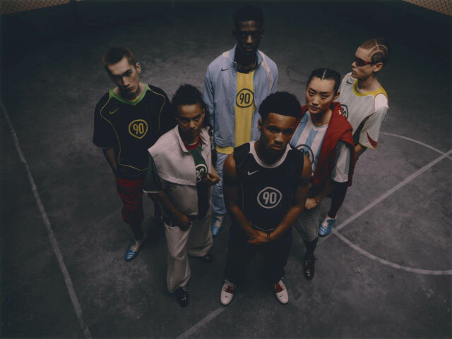 Nike relança Total 90 inspirada em camisa do Brasil 2004-2005