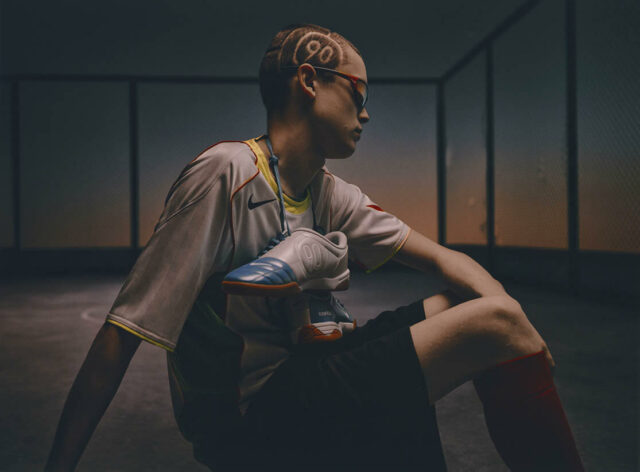 Nike relança Total 90 inspirada em camisa do Brasil 2004-2005