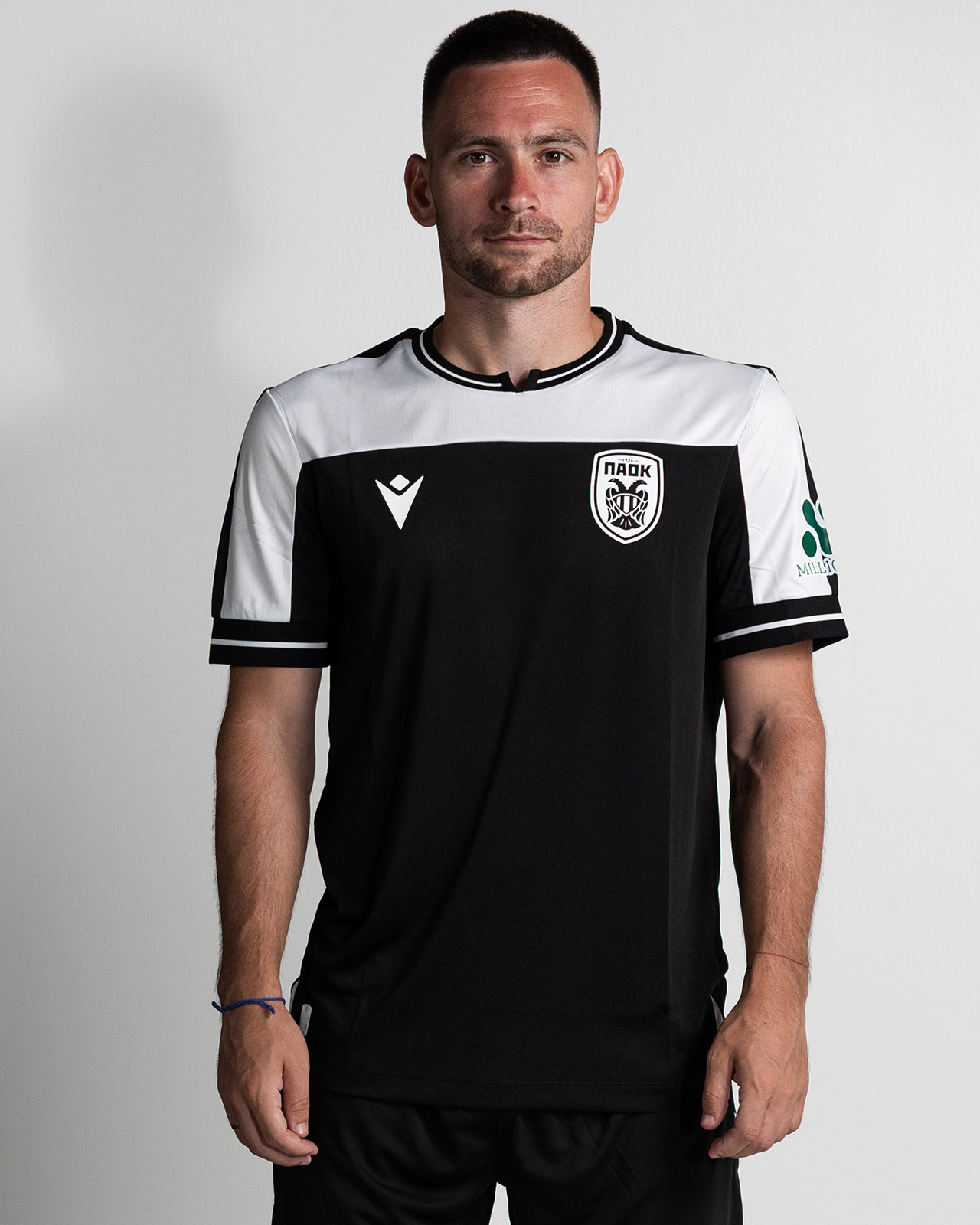 PAOK lança camisas reservas para a temporada 2025-2026 com a Macron