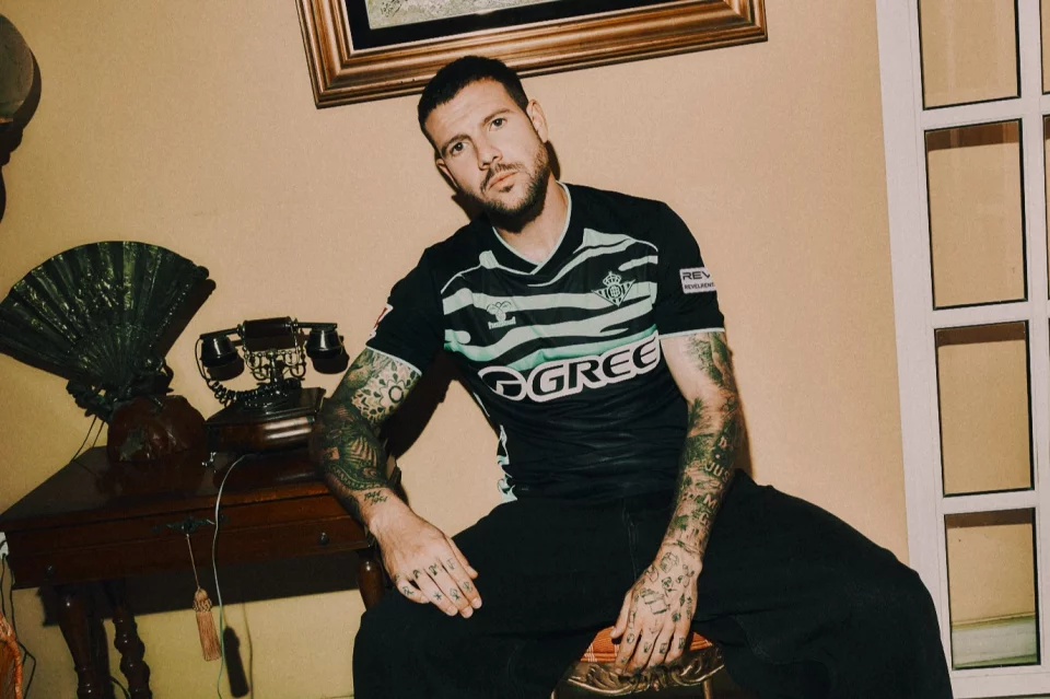 Real Betis e Hummel lançam nova terceira camisa 2025-2026