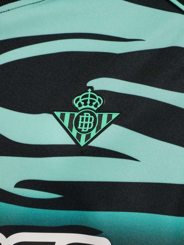 Real Betis e Hummel lançam nova terceira camisa 2025-2026