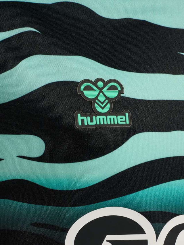 Real Betis e Hummel lançam nova terceira camisa 2025-2026