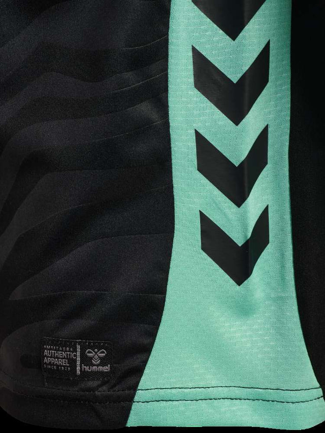 Real Betis e Hummel lançam nova terceira camisa 2025-2026
