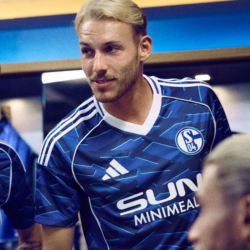 Schalke 04 lança nova camisa titular 2025-2026 da adidas