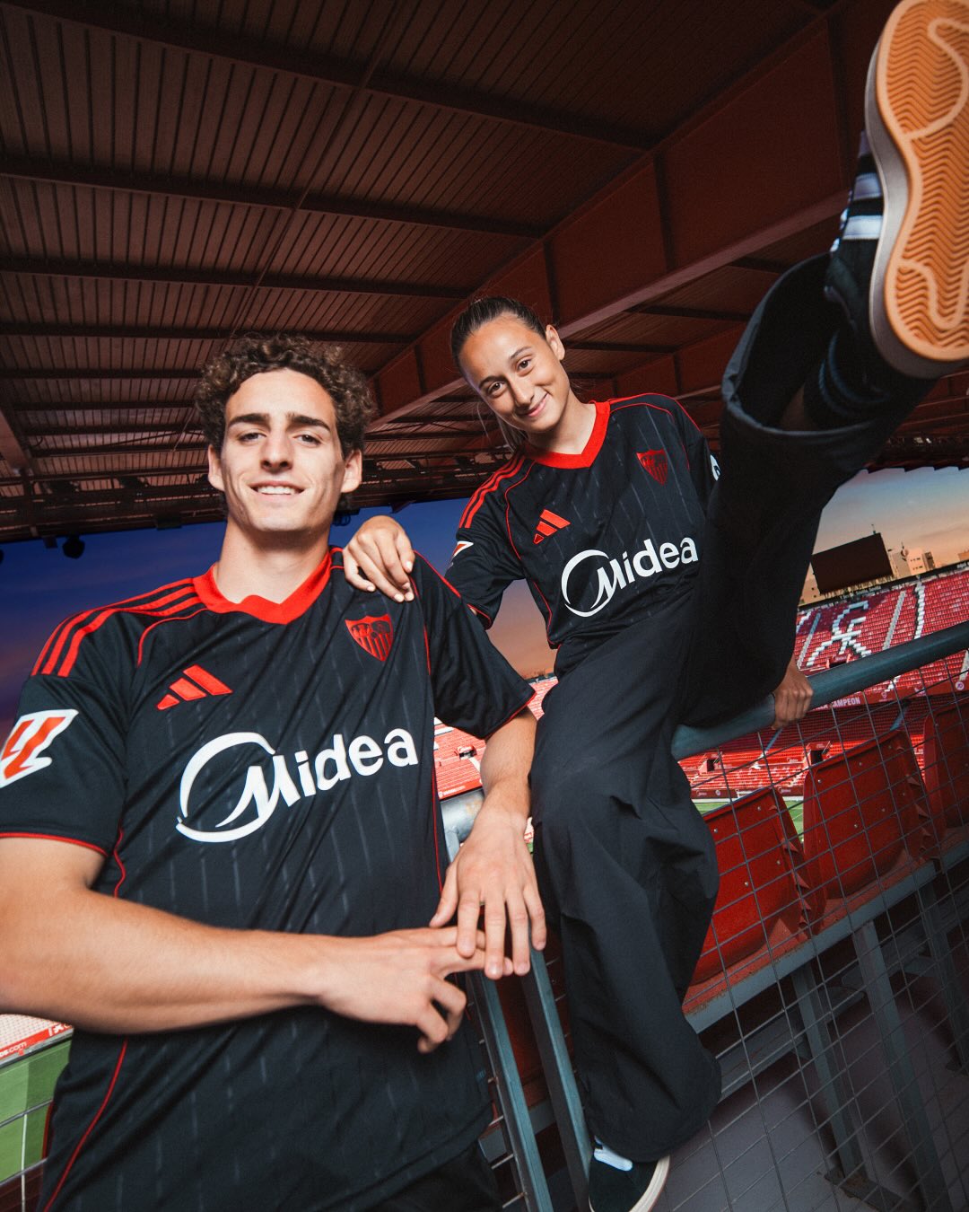 Sevilla FC apresenta terceira camisa 2025-2026 com foco no contraste