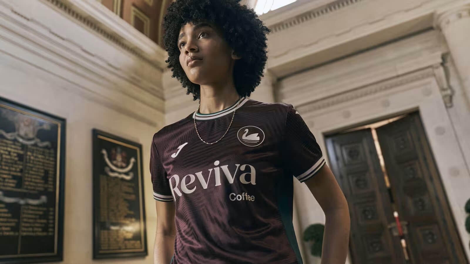 Swansea City lança camisa reserva 2025-2026 com a Joma