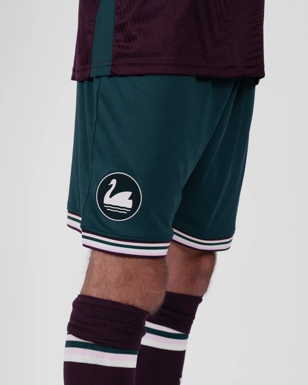 Swansea City lança camisa reserva 2025-2026 com a Joma