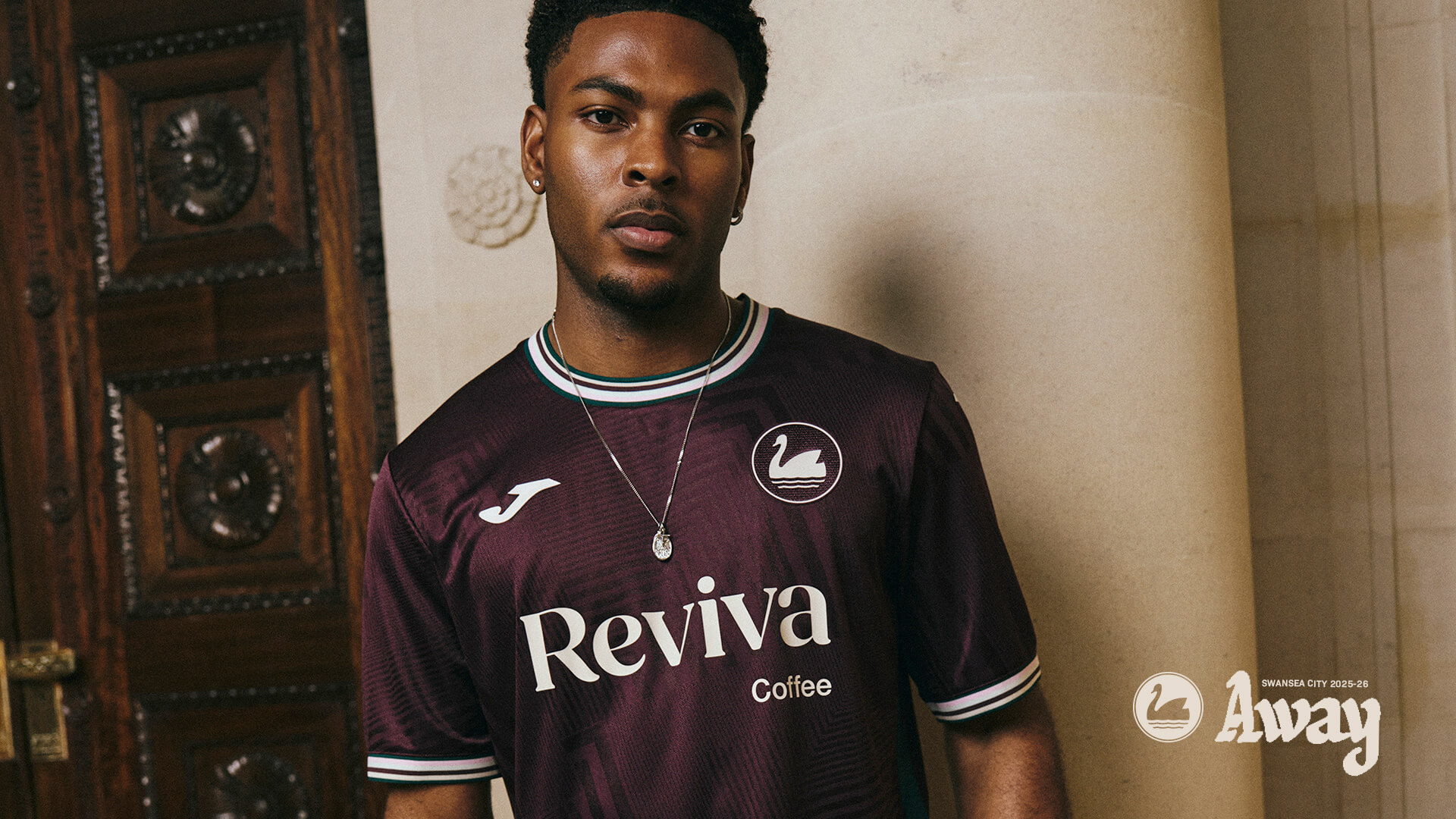 Swansea City lança camisa reserva 2025-2026 com a Joma