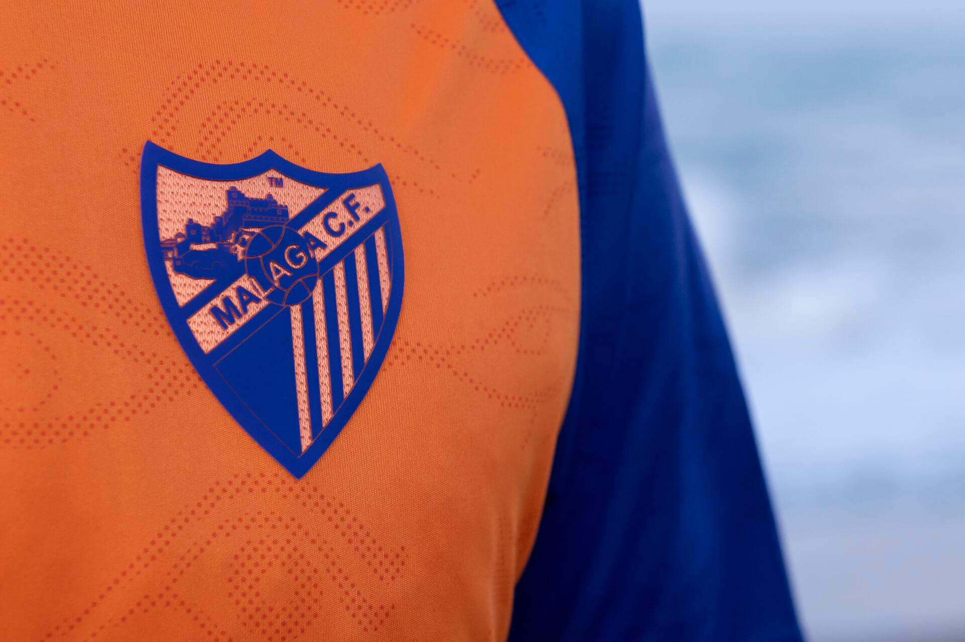 Terceira camisa do Málaga CF 2025-2026 é lançada com referência ao 'Olho Fenício'