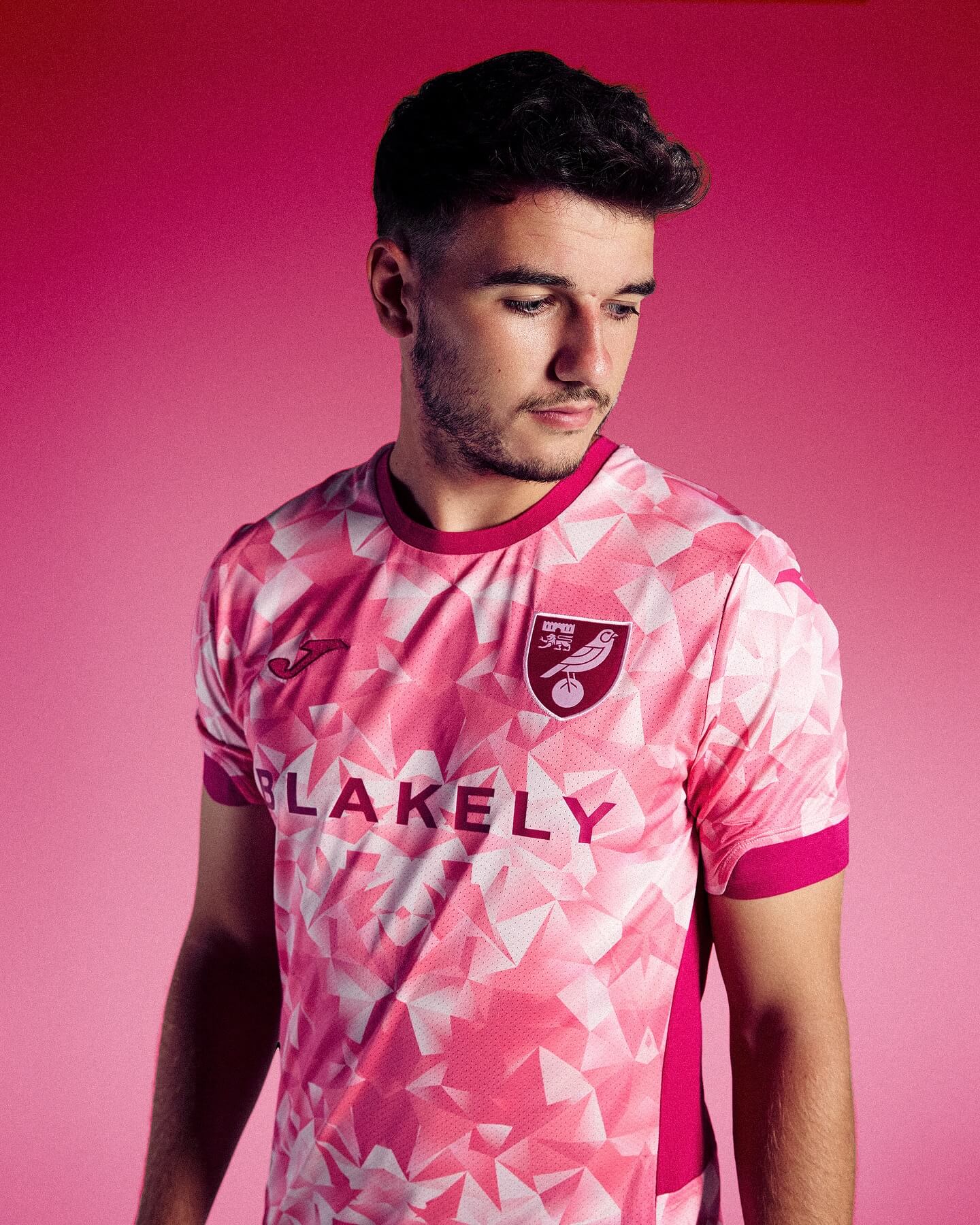 Terceira camisa do Norwich City 2025-2026 JOMA
