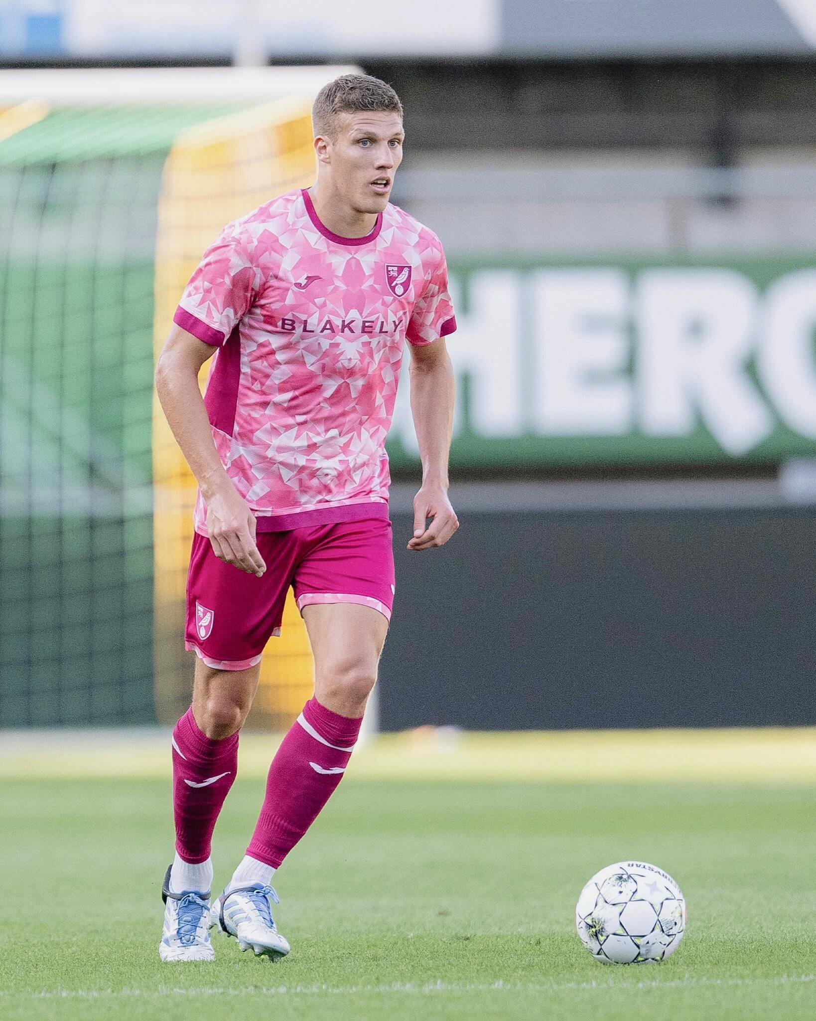 Terceira camisa do Norwich City 2025-2026 JOMA